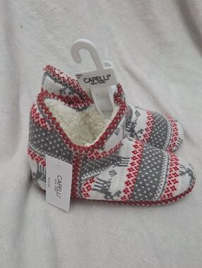 Capelli New York Slippers Size 6-7